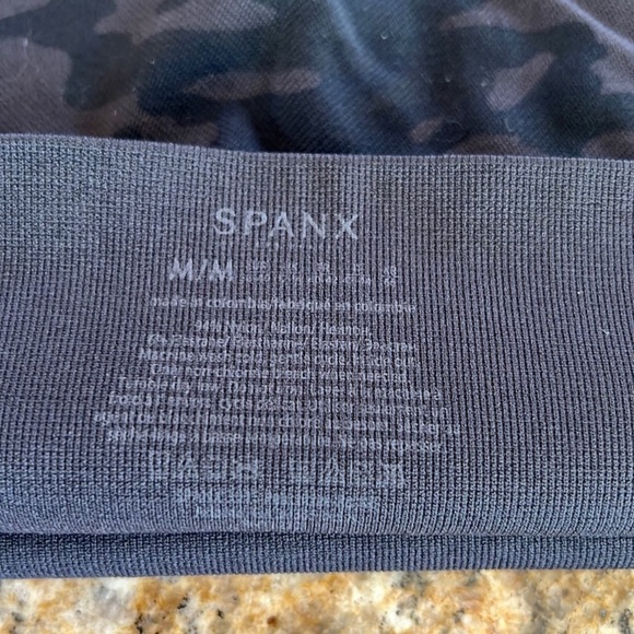 SPANX Black Camo Look at Me Now High Waisted Seamless Leggings - Picture 3 of 5